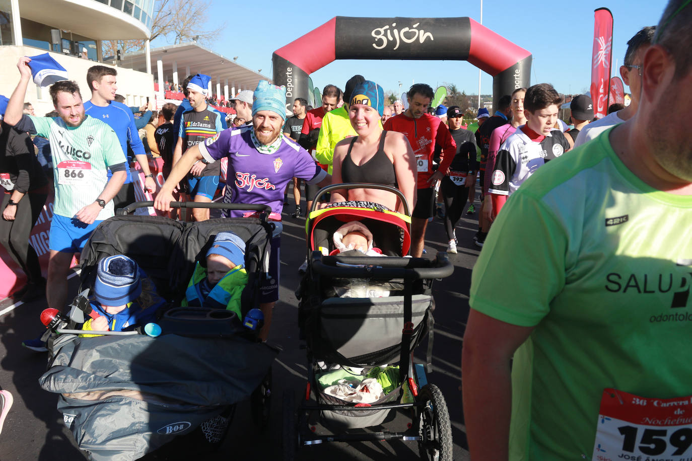 Miles de deportistas se dan cita en el Cross de Nochebuena de Gijón