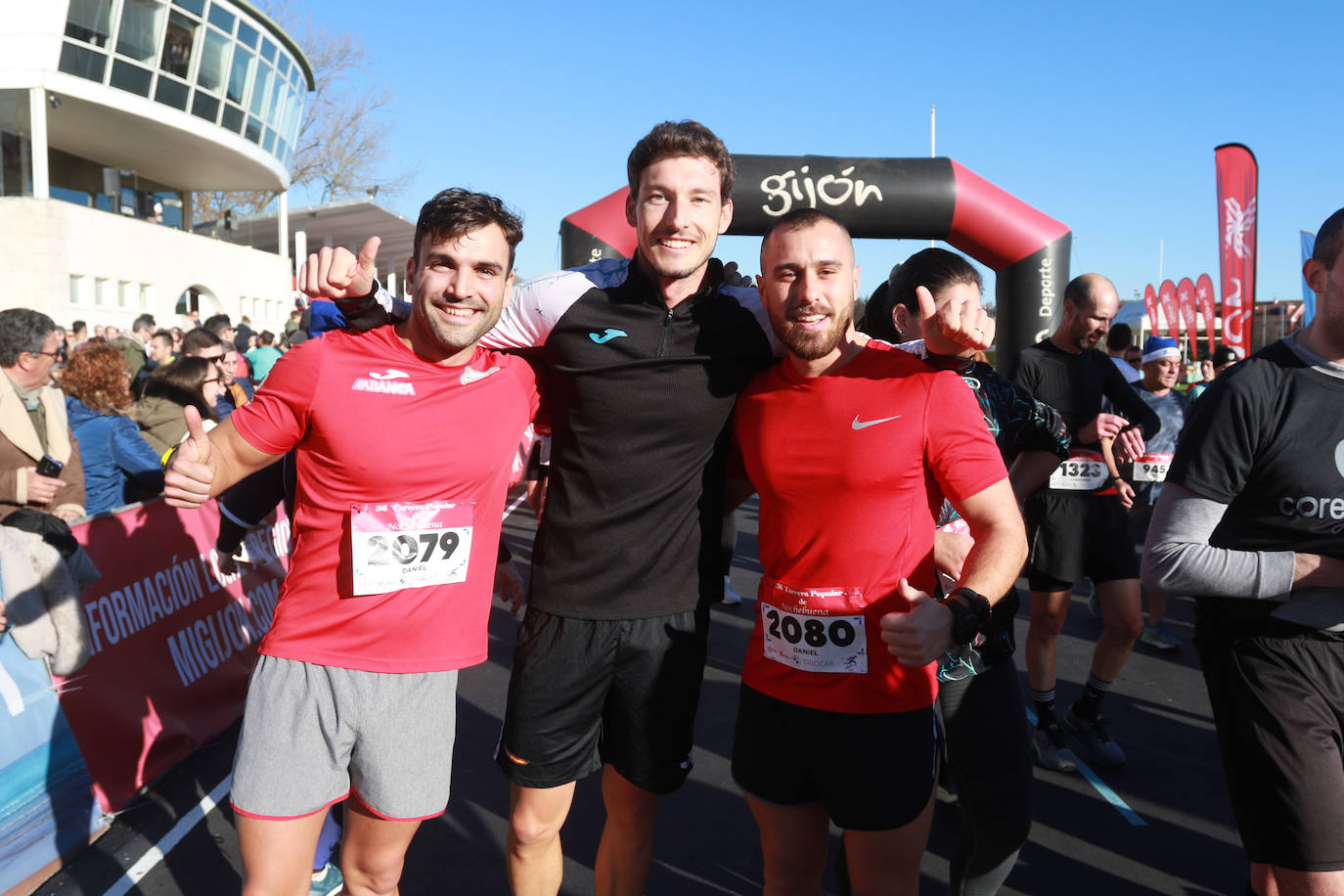 Miles de deportistas se dan cita en el Cross de Nochebuena de Gijón