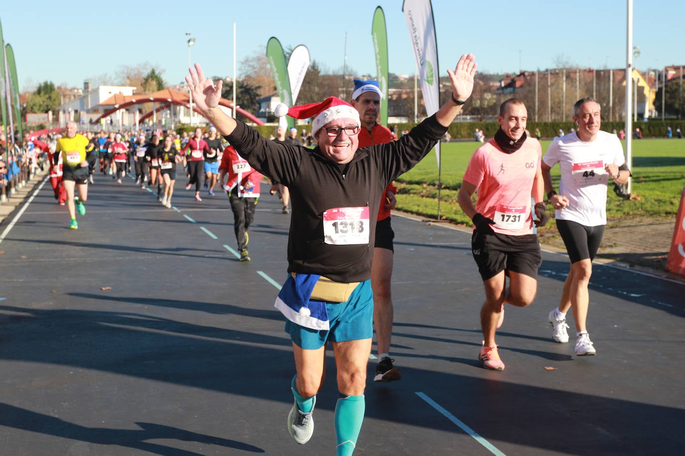 Miles de deportistas se dan cita en el Cross de Nochebuena de Gijón