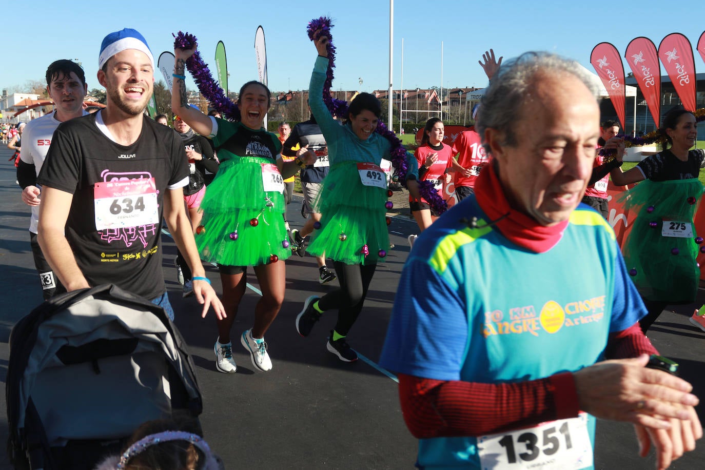 Miles de deportistas se dan cita en el Cross de Nochebuena de Gijón