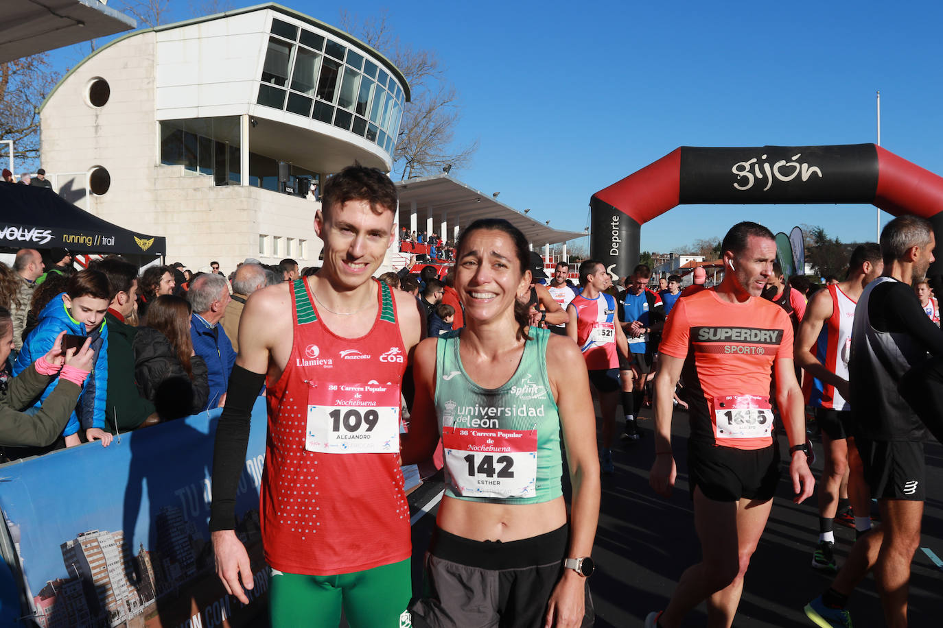 Miles de deportistas se dan cita en el Cross de Nochebuena de Gijón