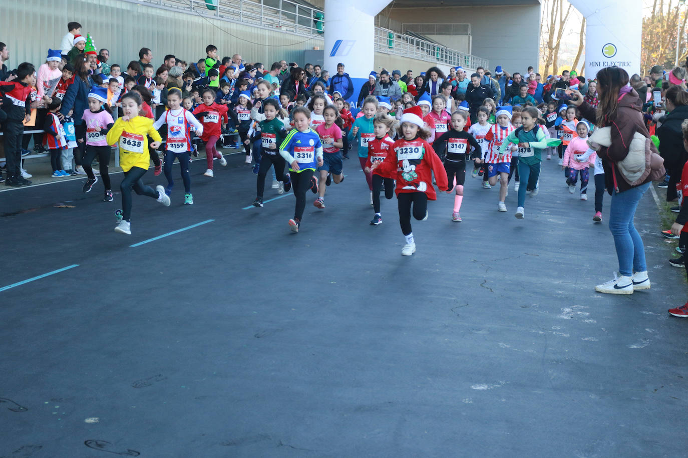 Miles de deportistas se dan cita en el Cross de Nochebuena de Gijón