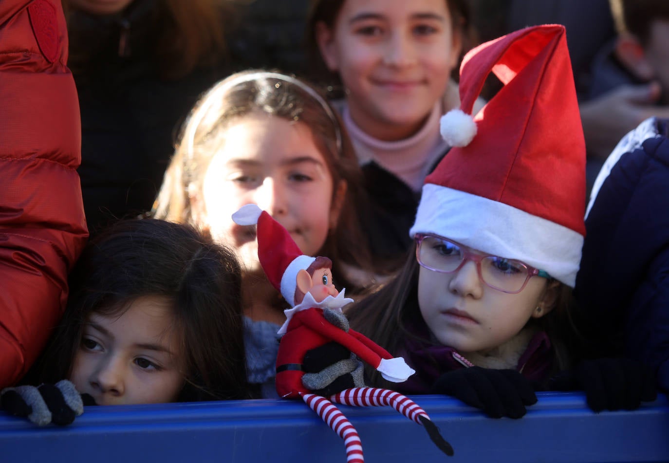 Papa Noel inunda de niños e ilusión las calles de Oviedo