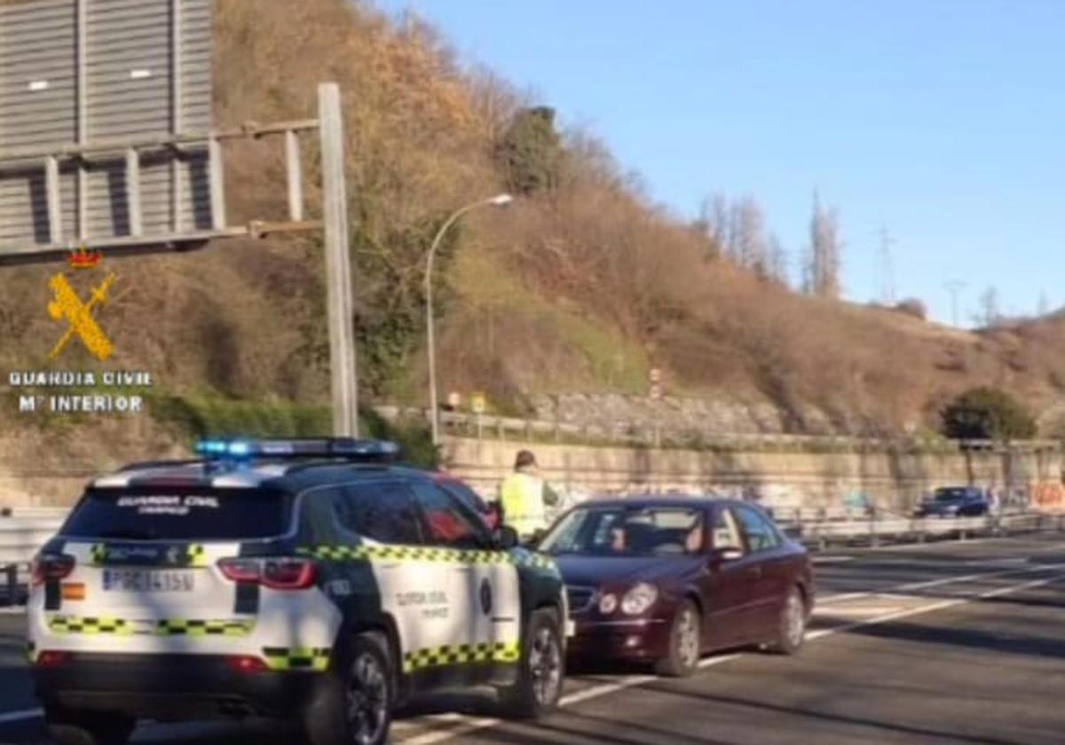 El vehículo fue inmovilizado por la Guardia Civil en la autopista del Huerna.