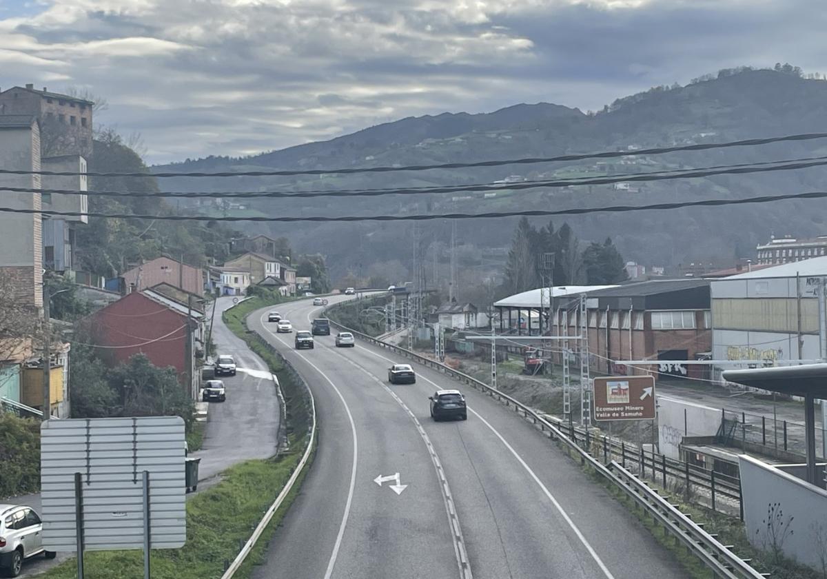 El corredor del Nalón, a la altura del distrito de Sama, donde se termina el desdoblamiento actual.