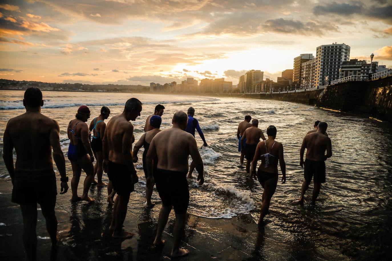 Fotos: Los primeros valientes de 2023 en sumergirse en San Lorenzo