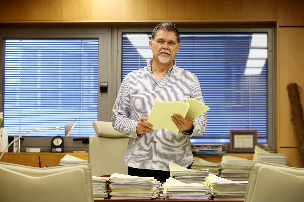 El presidente del Montepío de la Minería, Armando Fernández Natal, 'Mandi', en la entidad. 