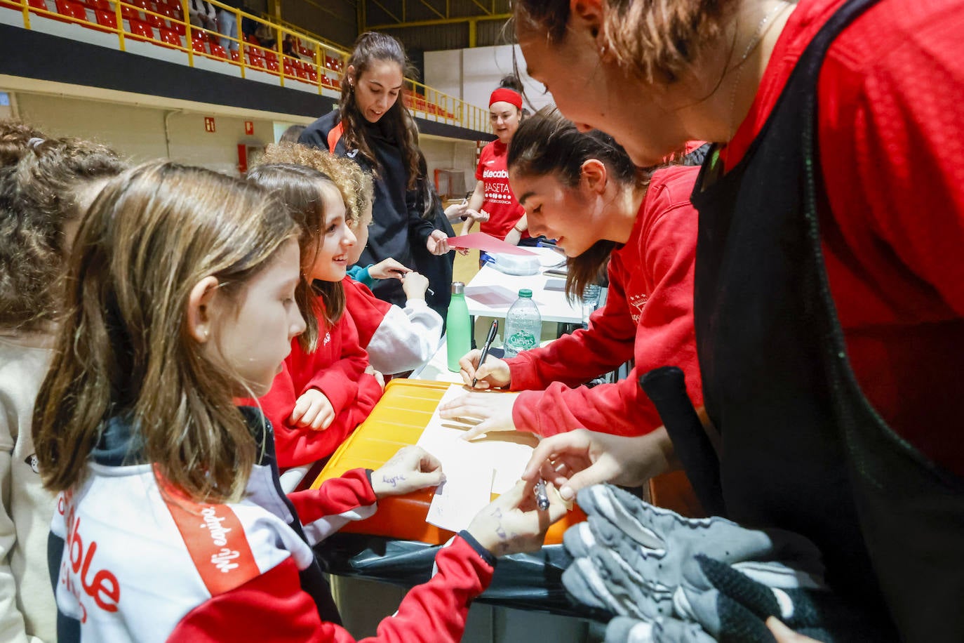 Fotos: El Telecable Gijón se carga de la energía de la afición