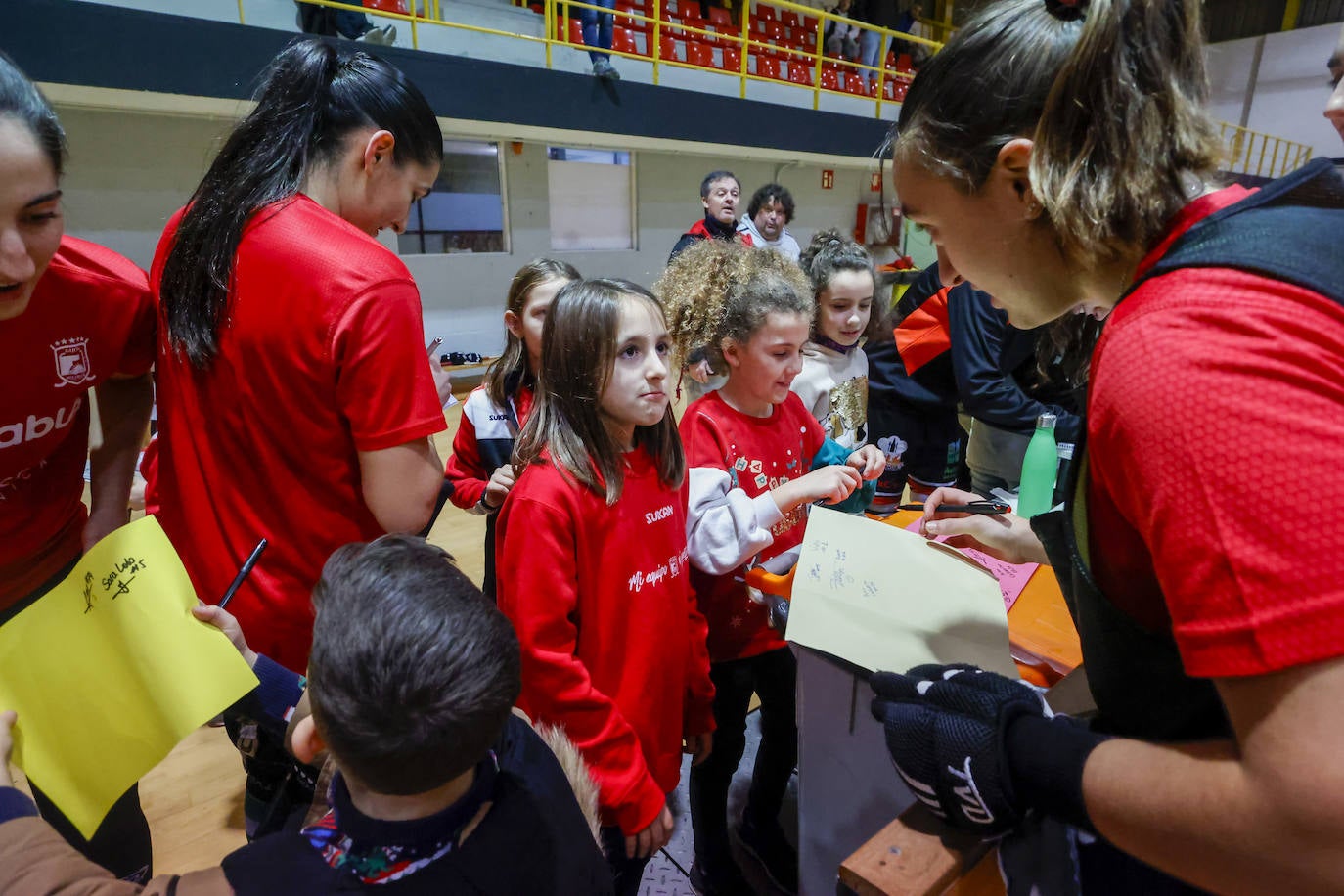 Fotos: El Telecable Gijón se carga de la energía de la afición