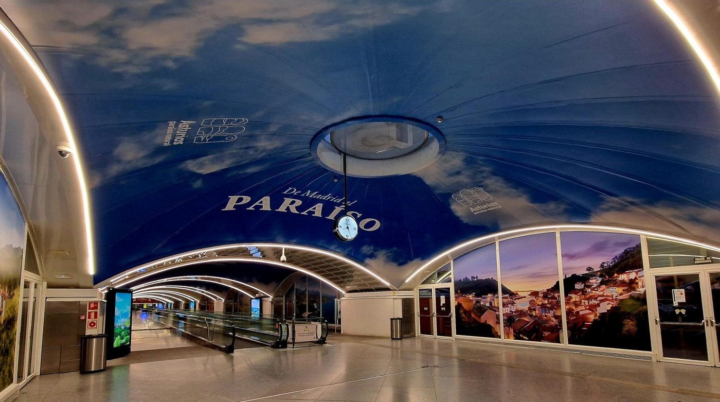 'De Madrid al Paraíso', el mensaje a los viajeros del AVE en Atocha