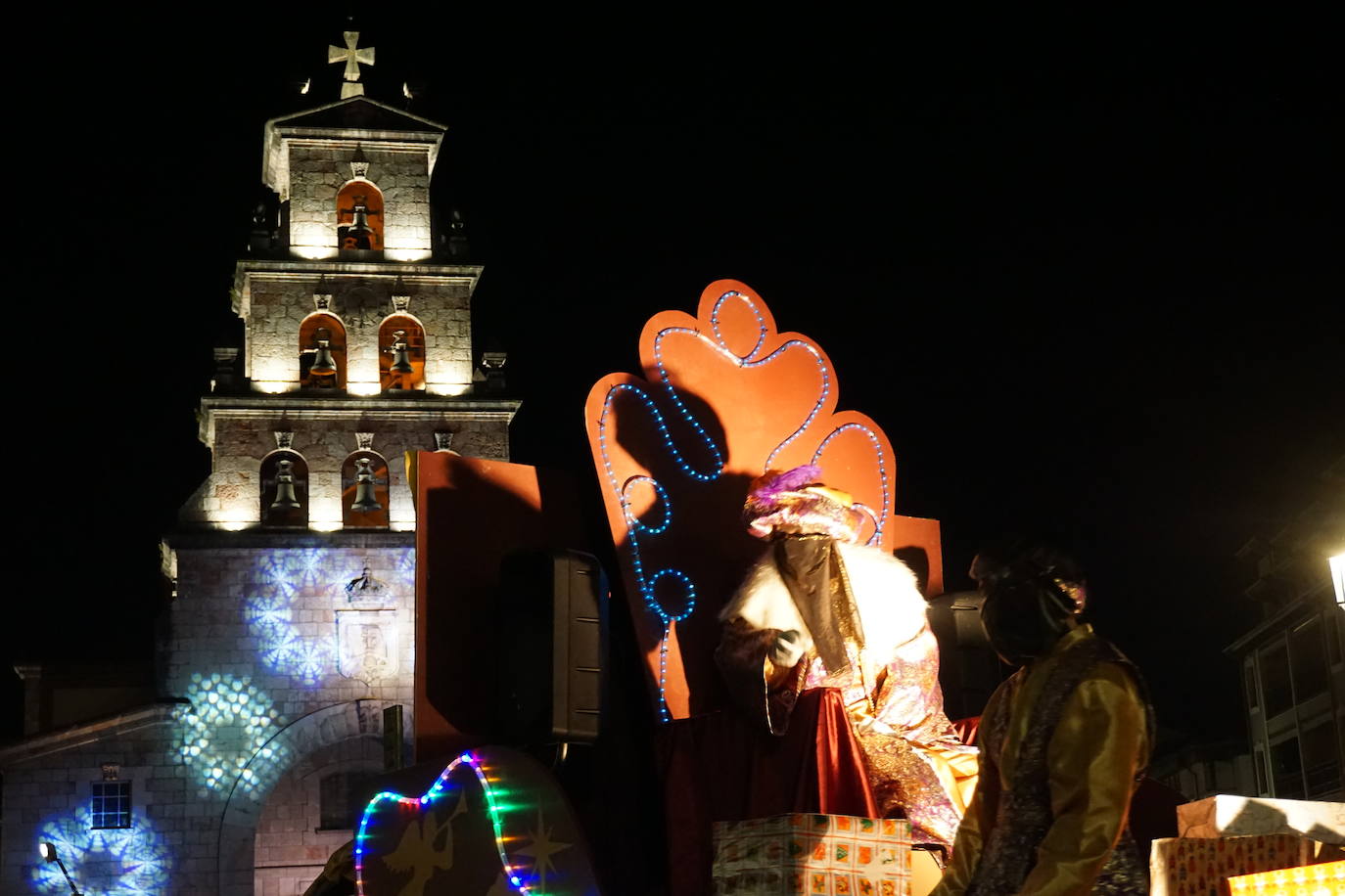 Fotos: La ilusión de los Reyes Magos llega a Cangas de Onís