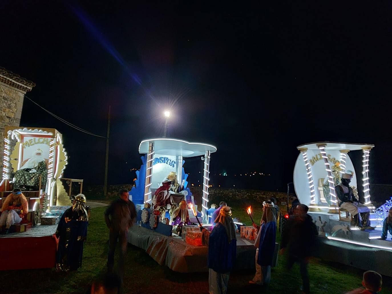 Fotos: La ilusión de los Reyes Magos llega a Cangas de Onís