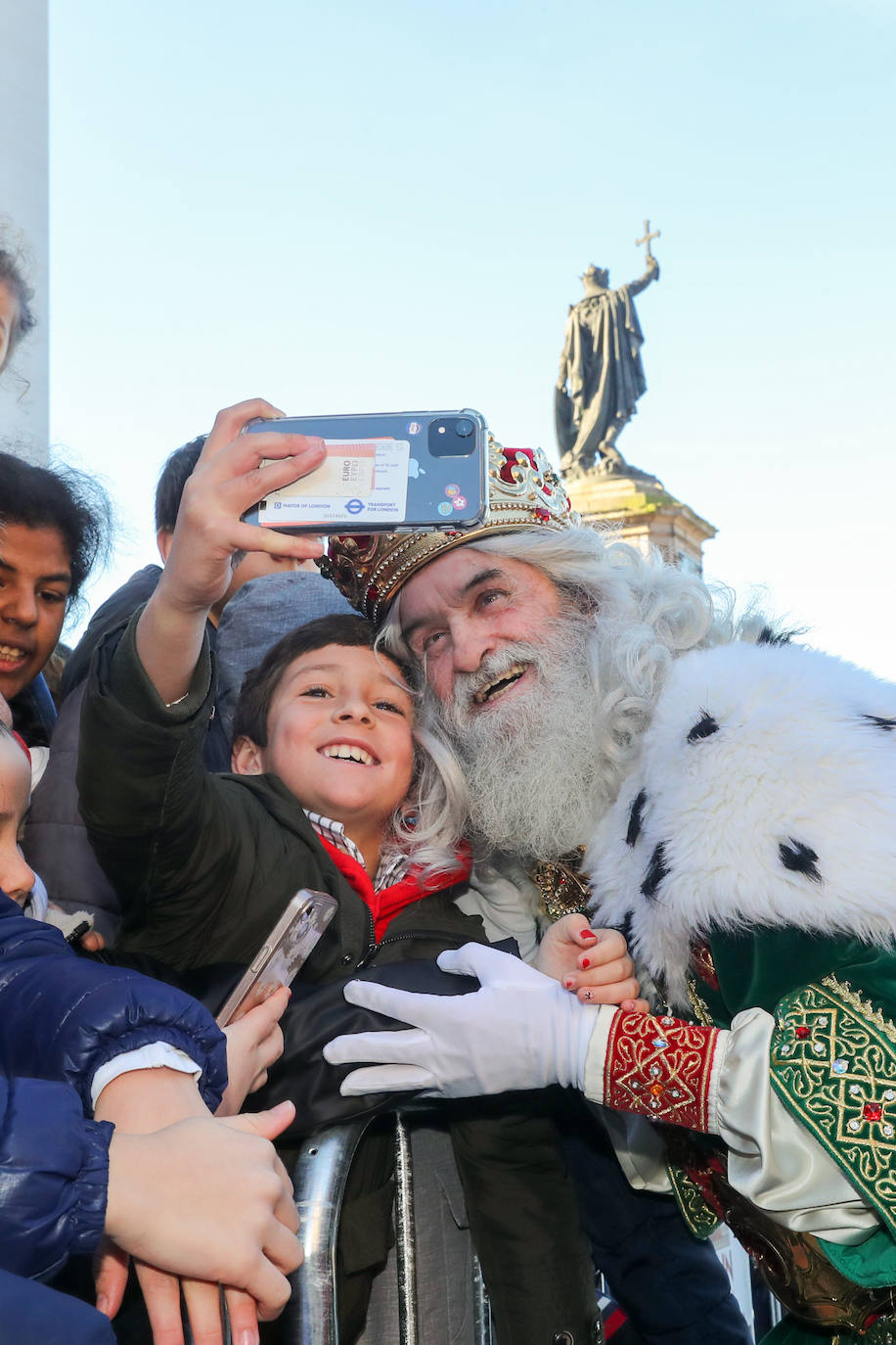 Fotos: Rostros llenos de ilusión en la recepción de los Reyes Magos de Gijón