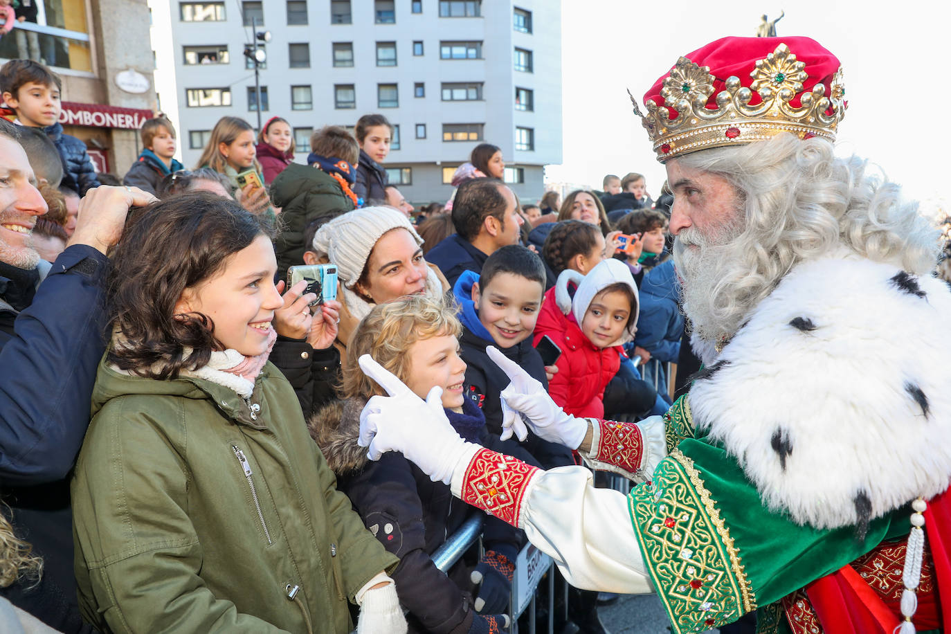 Fotos: Rostros llenos de ilusión en la recepción de los Reyes Magos de Gijón