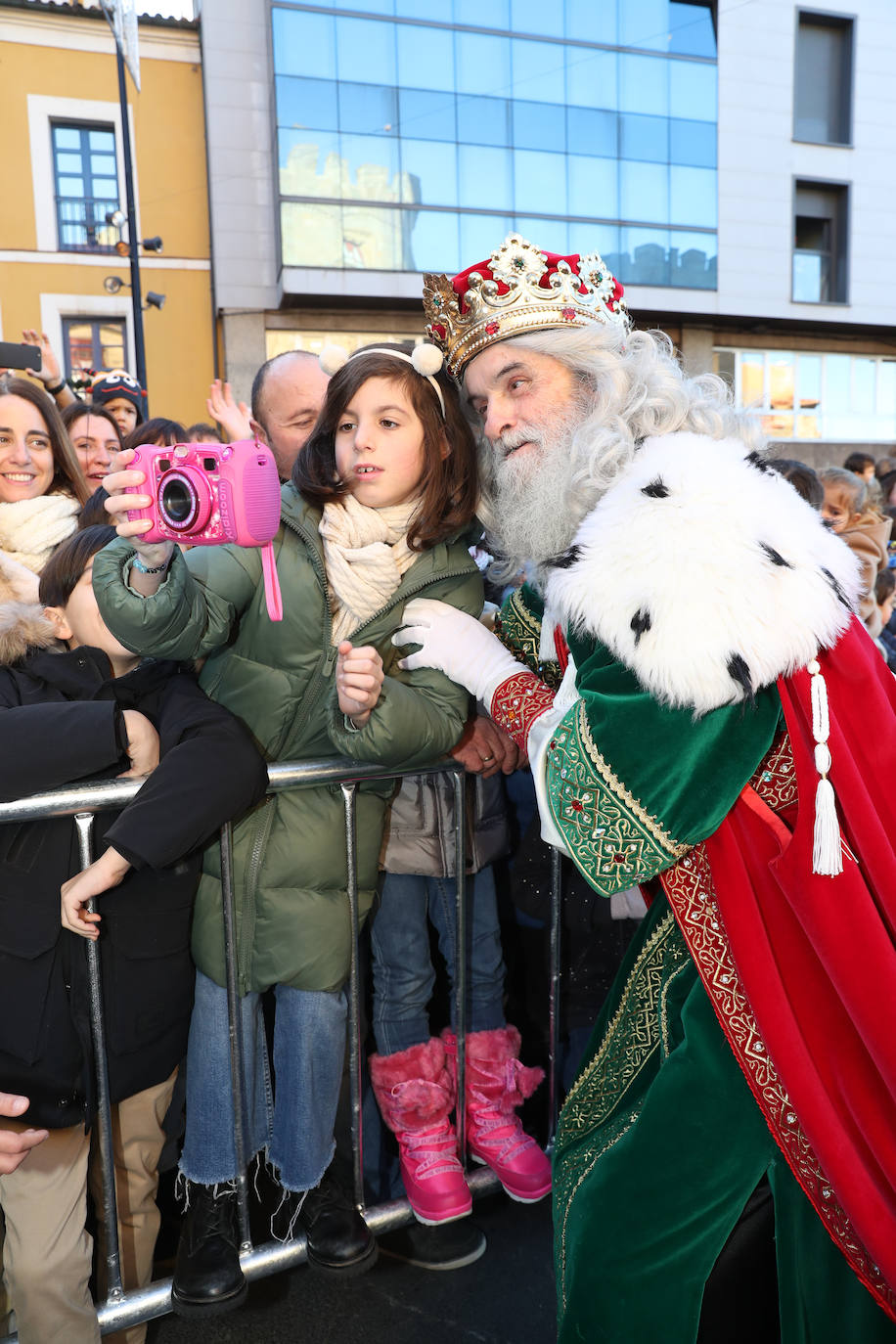 Fotos: Rostros llenos de ilusión en la recepción de los Reyes Magos de Gijón