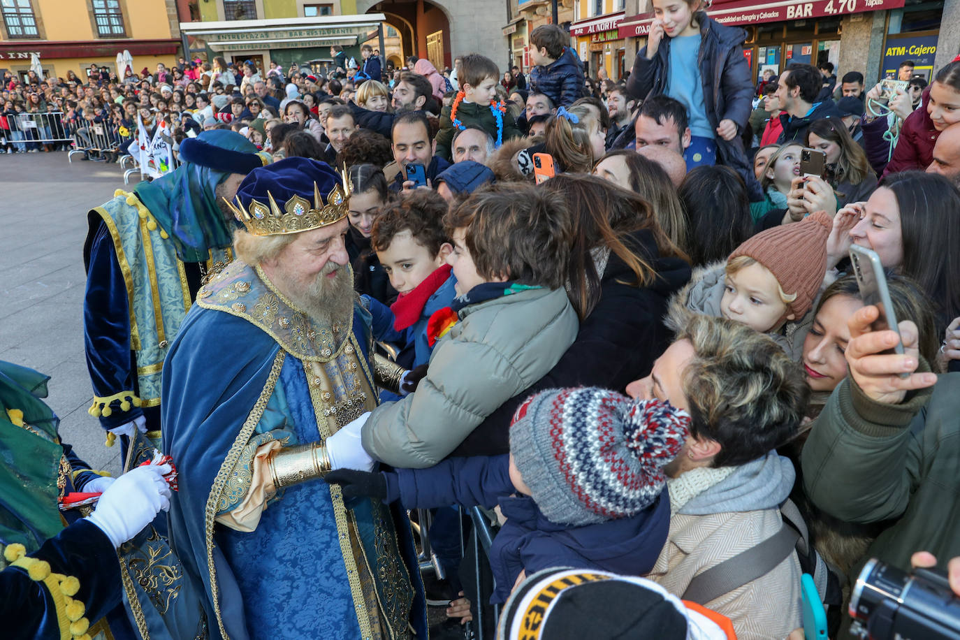 Fotos: Rostros llenos de ilusión en la recepción de los Reyes Magos de Gijón