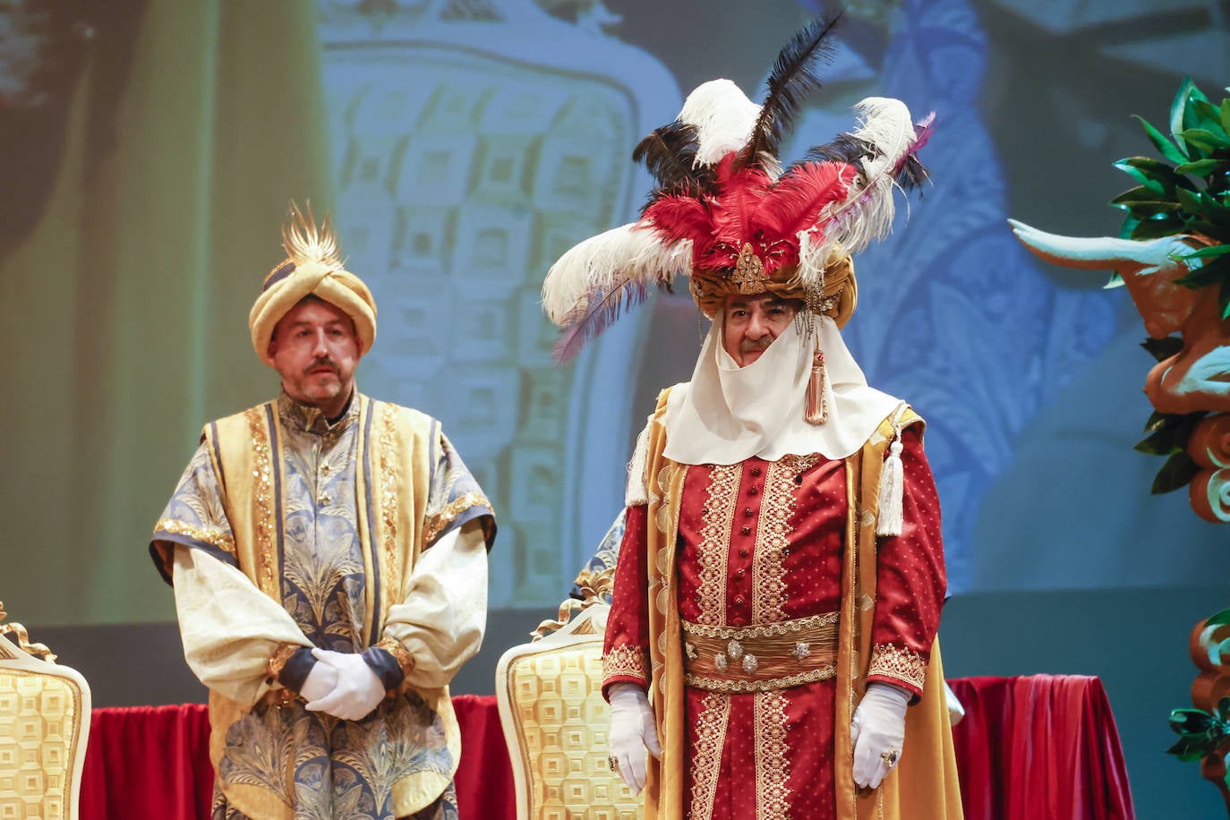 Fotos: Los Reyes Magos inundan el Teatro Jovellanos de magia e ilusión