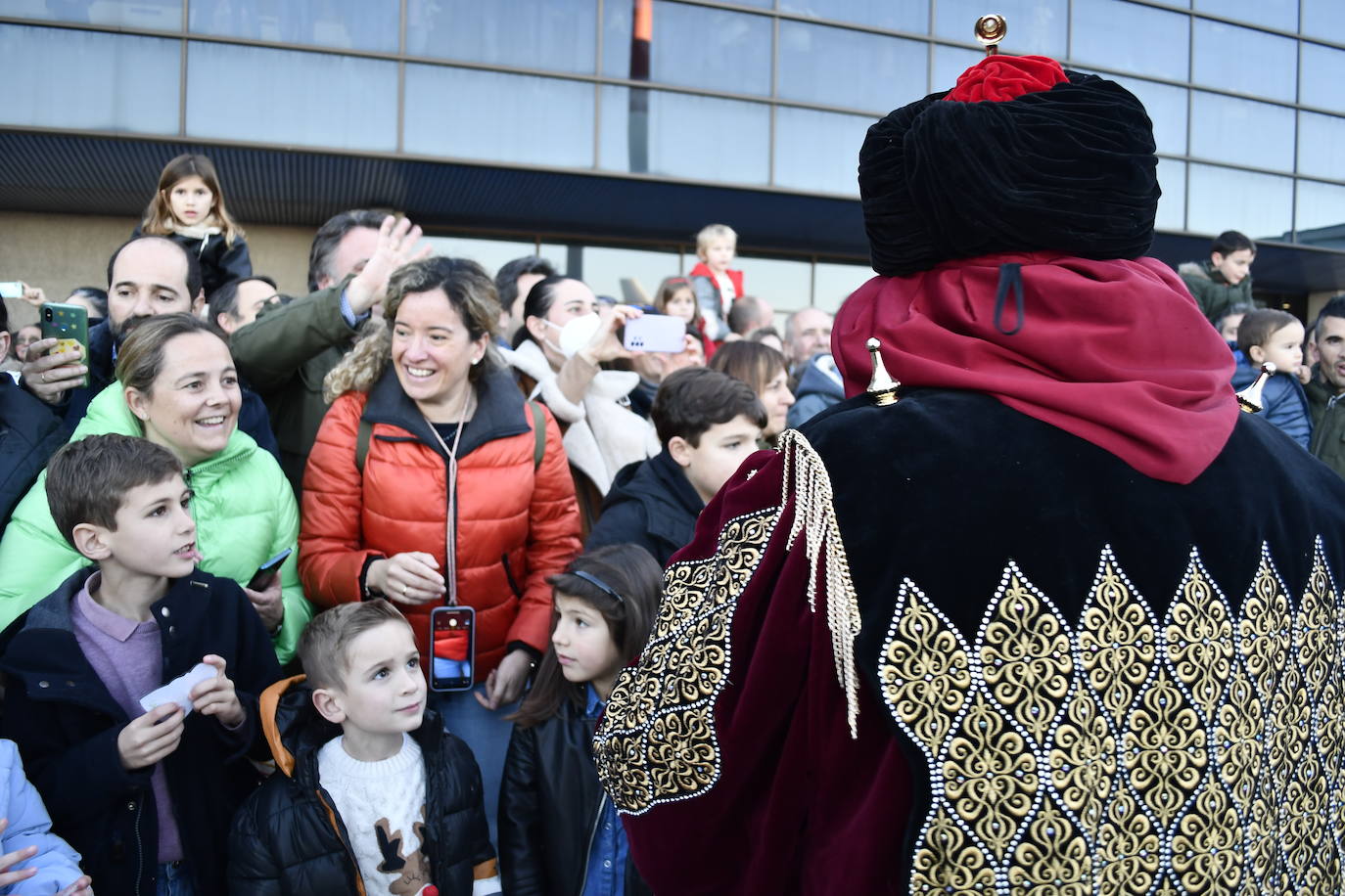 Fotos: Así ha sido la emocionante llegada de los Reyes Magos al aeropuerto de Asturias