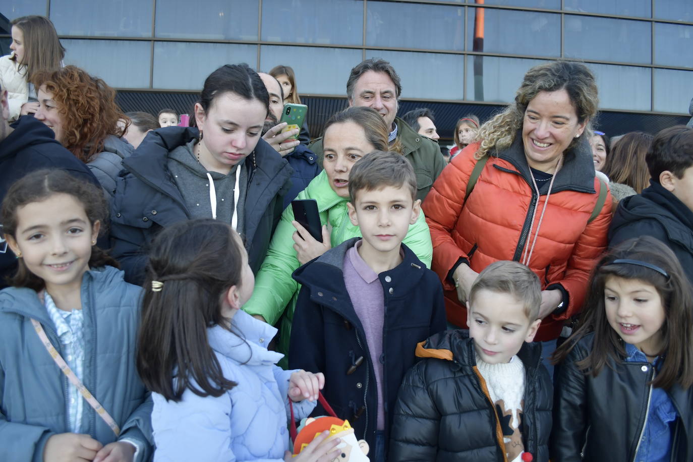 Fotos: Así ha sido la emocionante llegada de los Reyes Magos al aeropuerto de Asturias