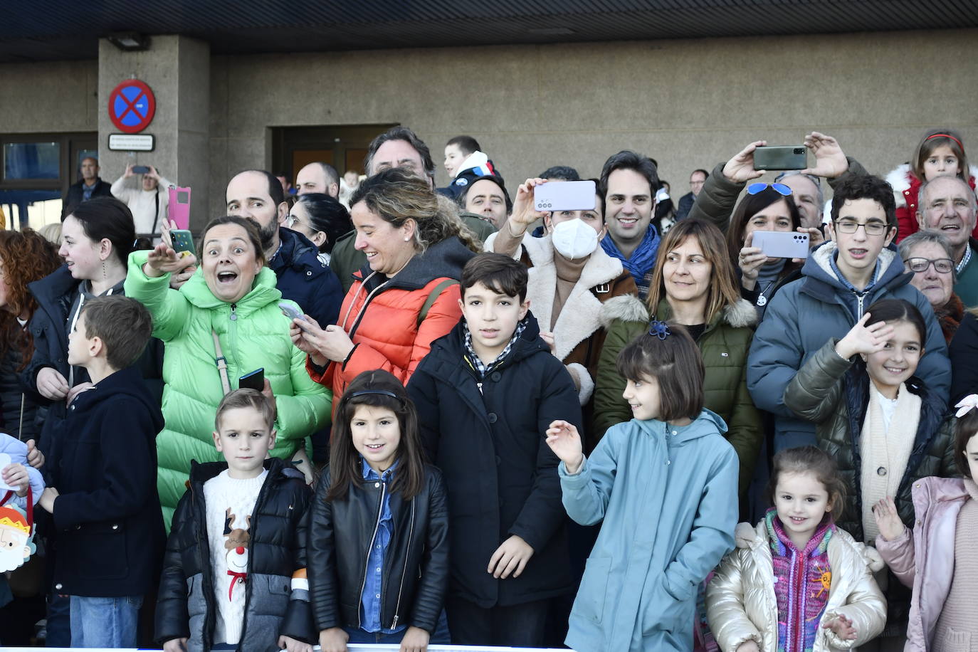 Fotos: Así ha sido la emocionante llegada de los Reyes Magos al aeropuerto de Asturias