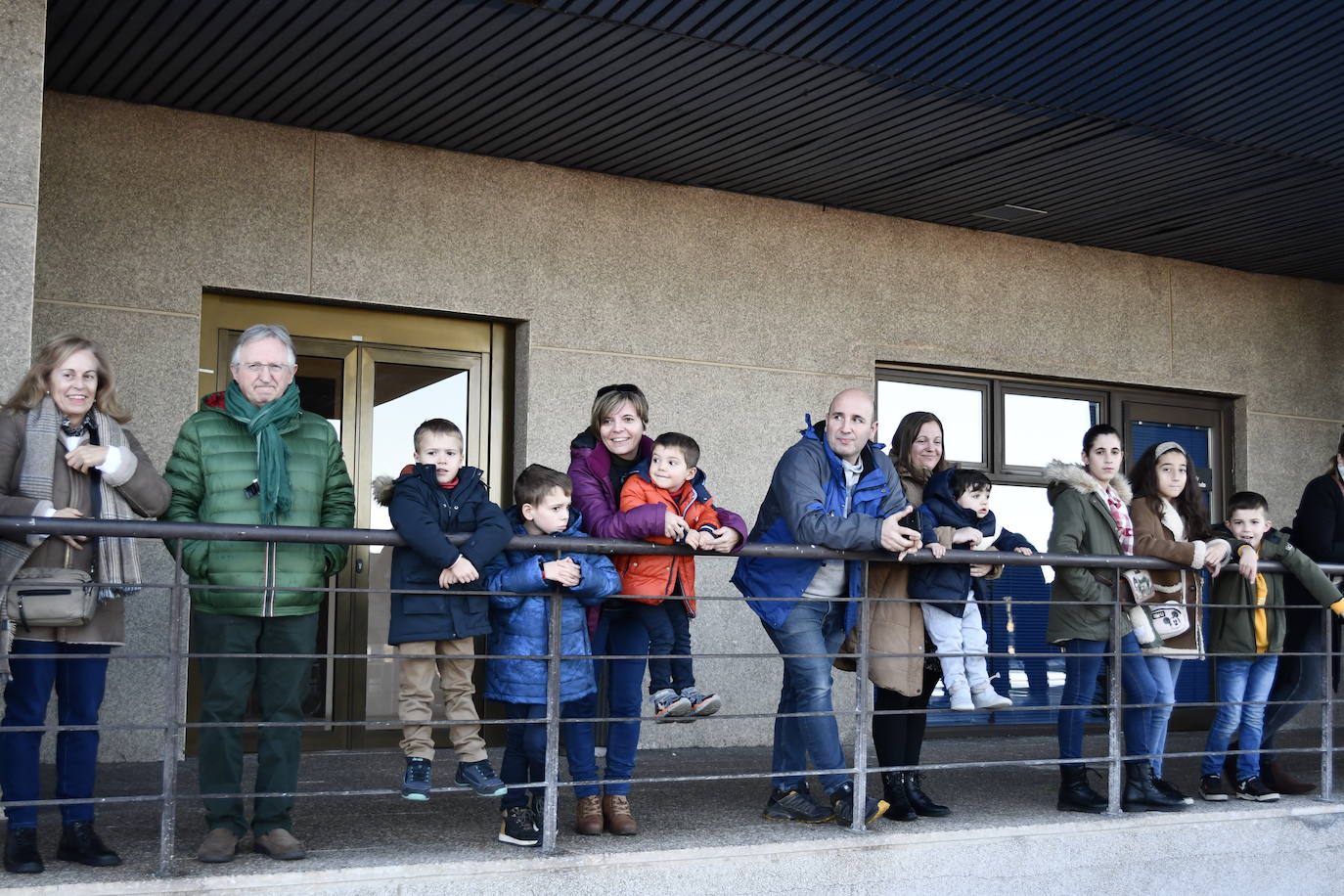 Fotos: Así ha sido la emocionante llegada de los Reyes Magos al aeropuerto de Asturias