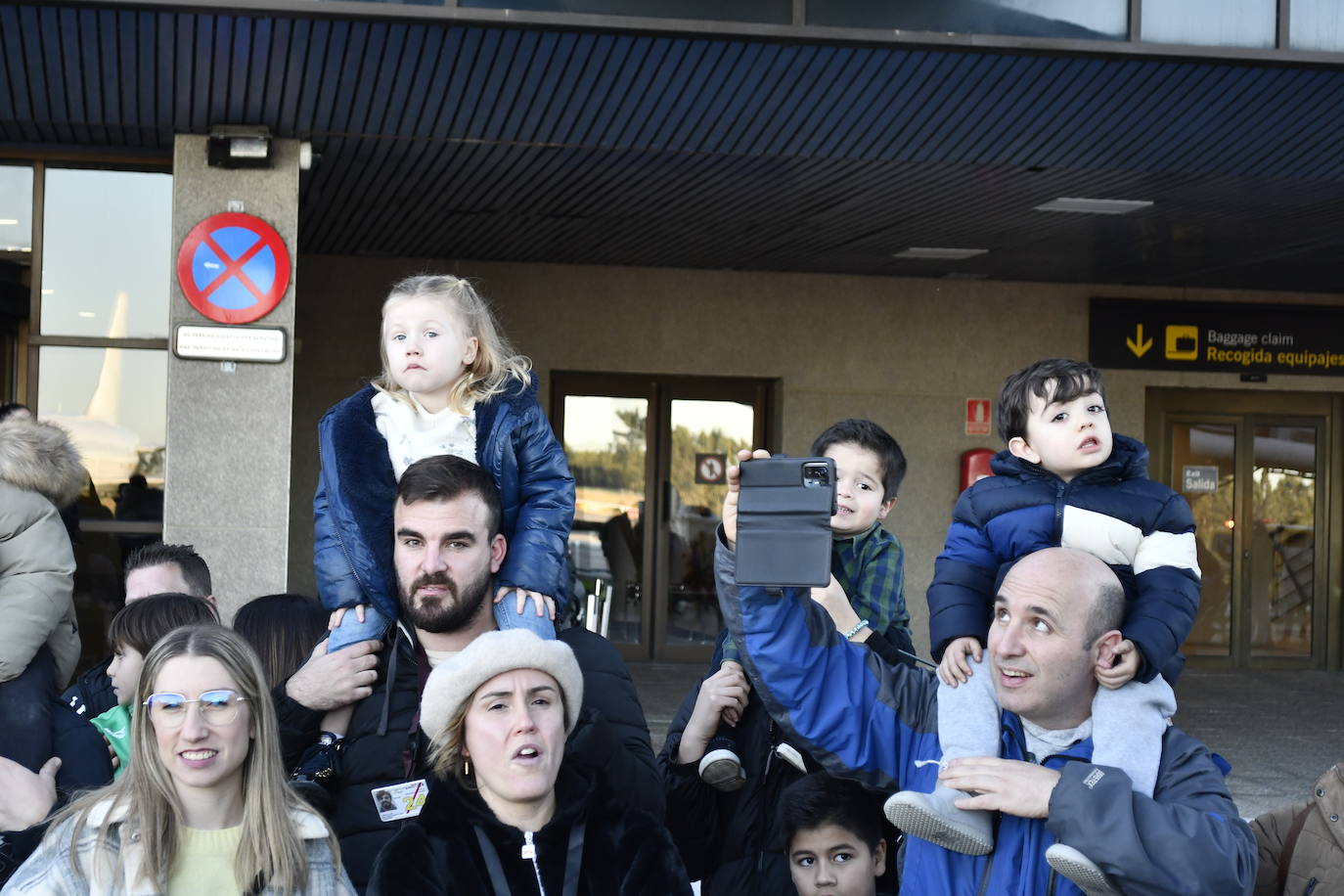 Fotos: Así ha sido la emocionante llegada de los Reyes Magos al aeropuerto de Asturias