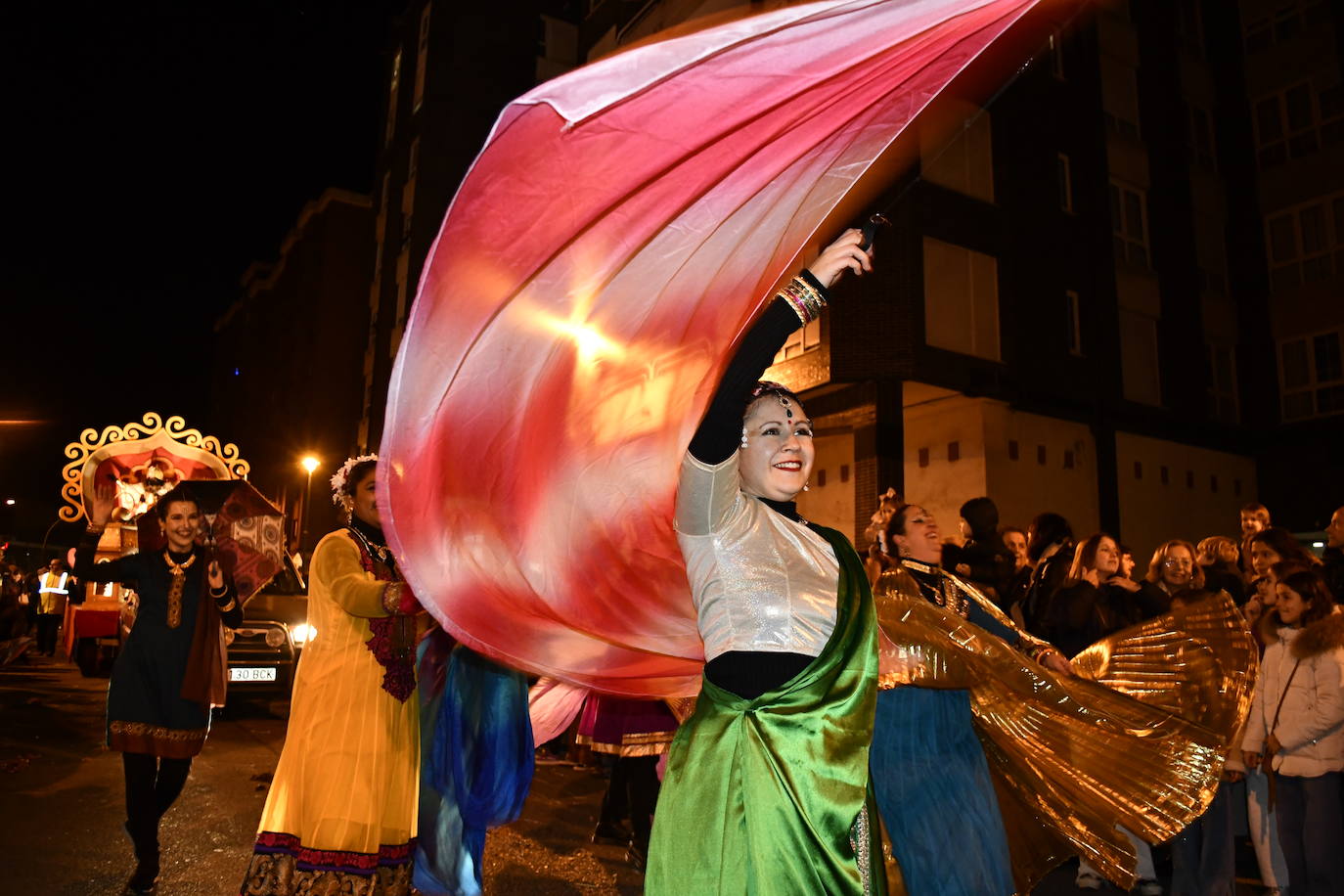 Fotos: Melchor, Gaspar y Baltasar llenan Avilés de ilusión