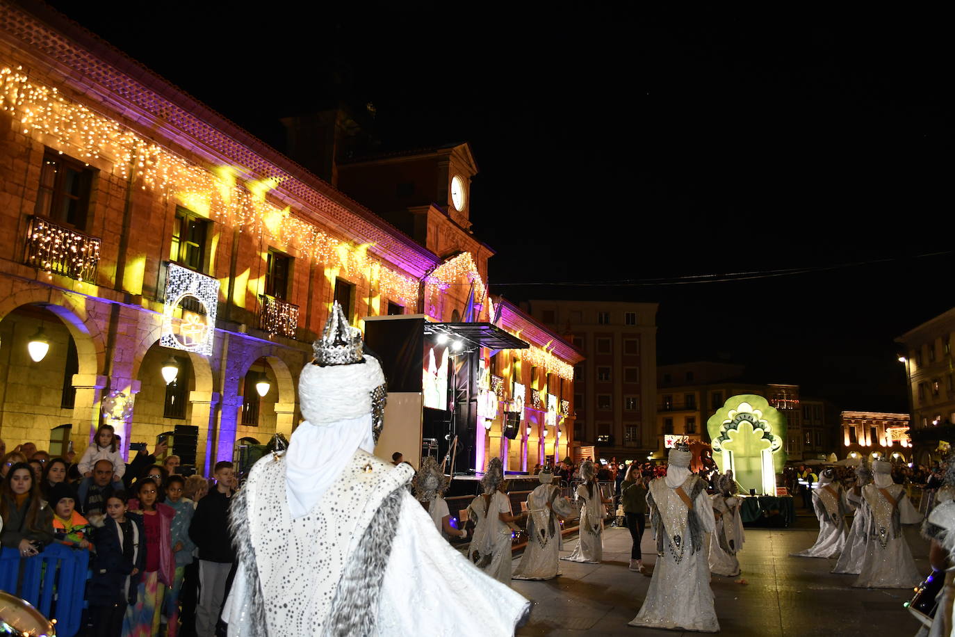 Fotos: Melchor, Gaspar y Baltasar llenan Avilés de ilusión