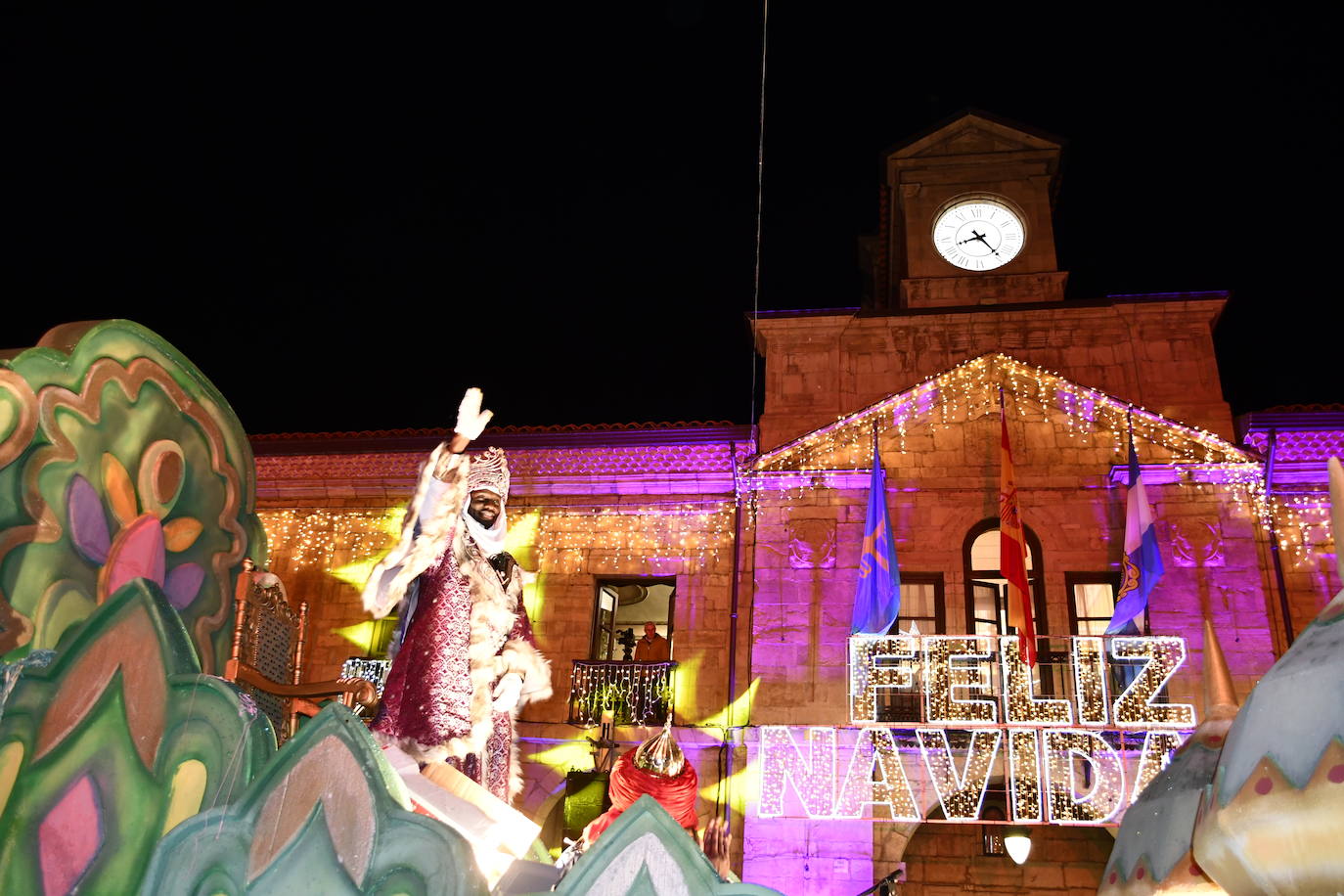 Fotos: Melchor, Gaspar y Baltasar llenan Avilés de ilusión