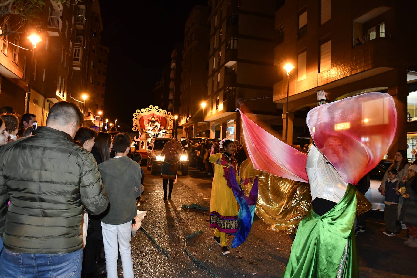 Fotos: Melchor, Gaspar y Baltasar llenan Avilés de ilusión