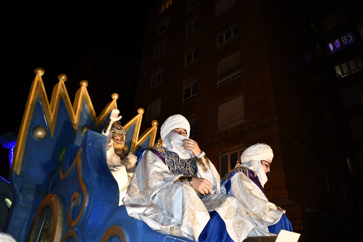 Fotos: Melchor, Gaspar y Baltasar llenan Avilés de ilusión