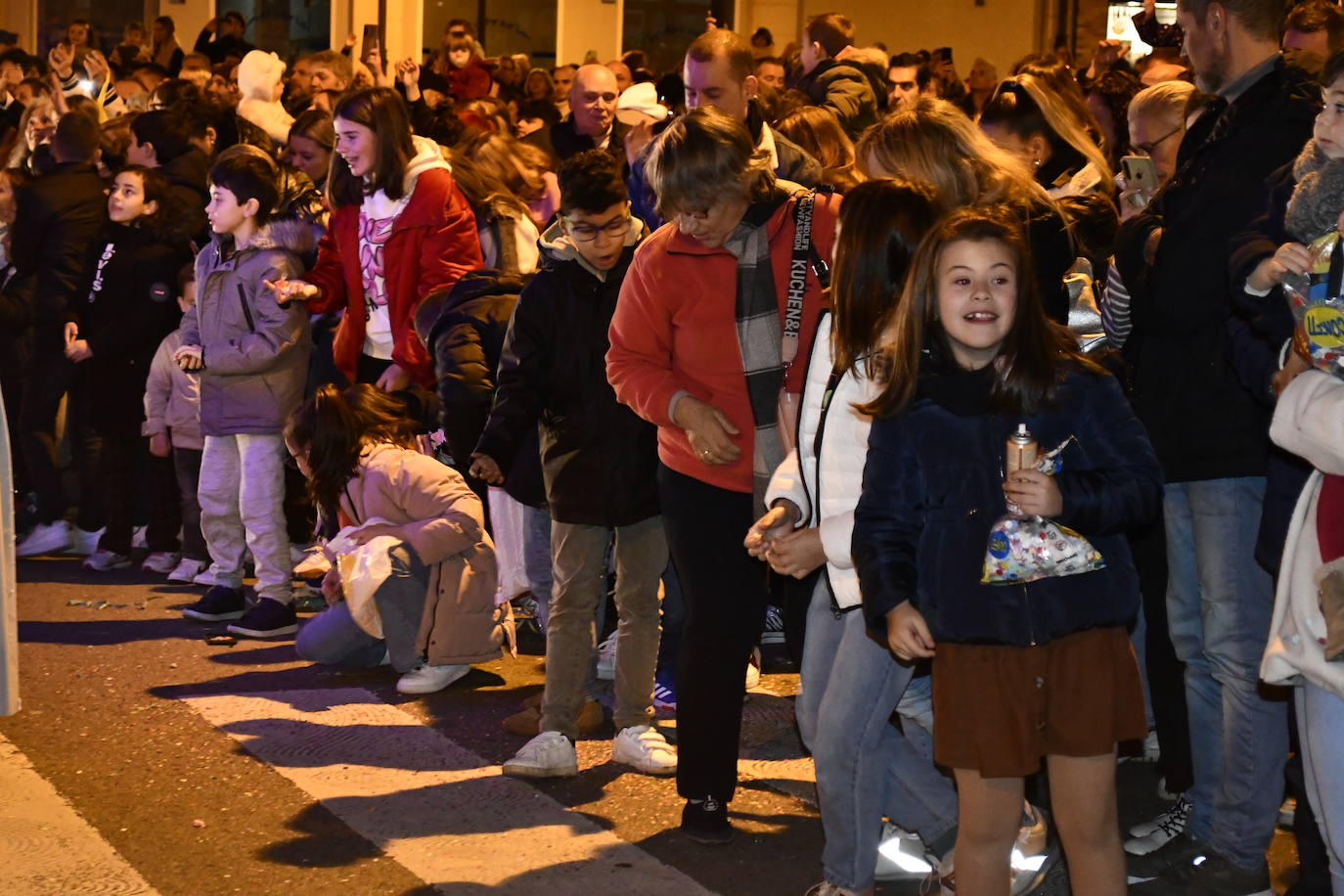 Fotos: Melchor, Gaspar y Baltasar llenan Avilés de ilusión