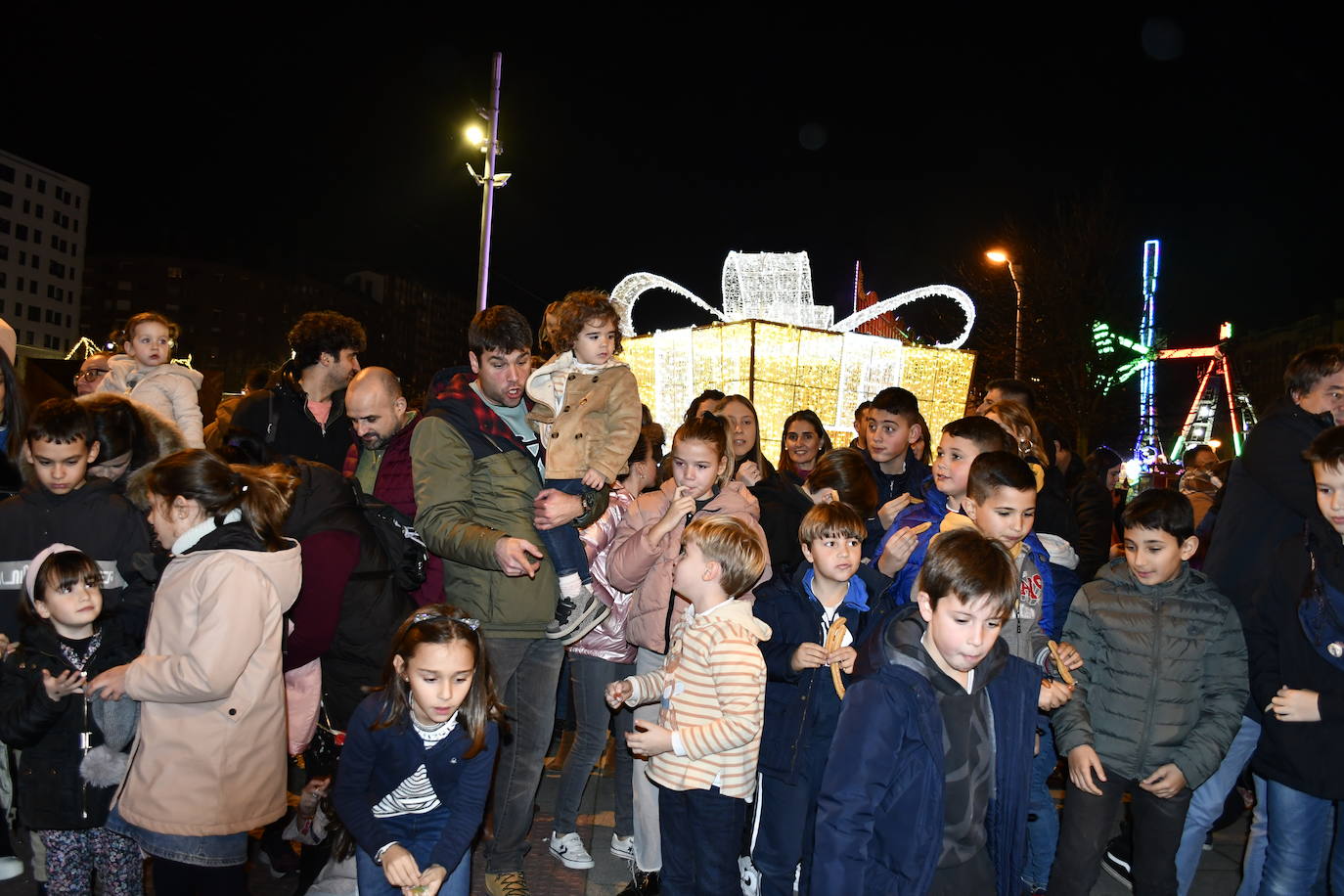 Fotos: Melchor, Gaspar y Baltasar llenan Avilés de ilusión