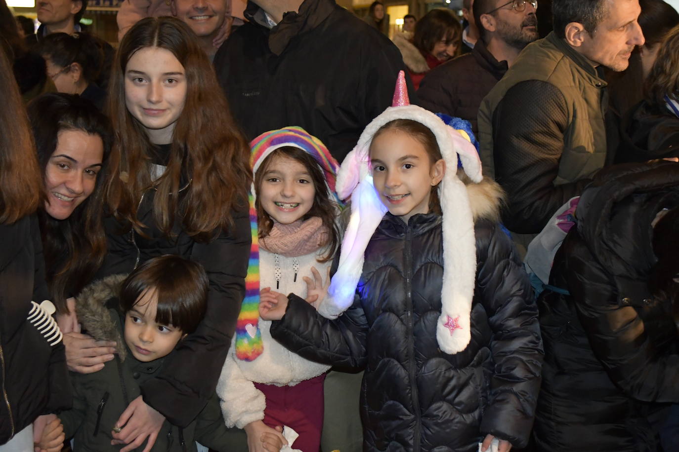Fotos: Melchor, Gaspar y Baltasar llenan Avilés de ilusión