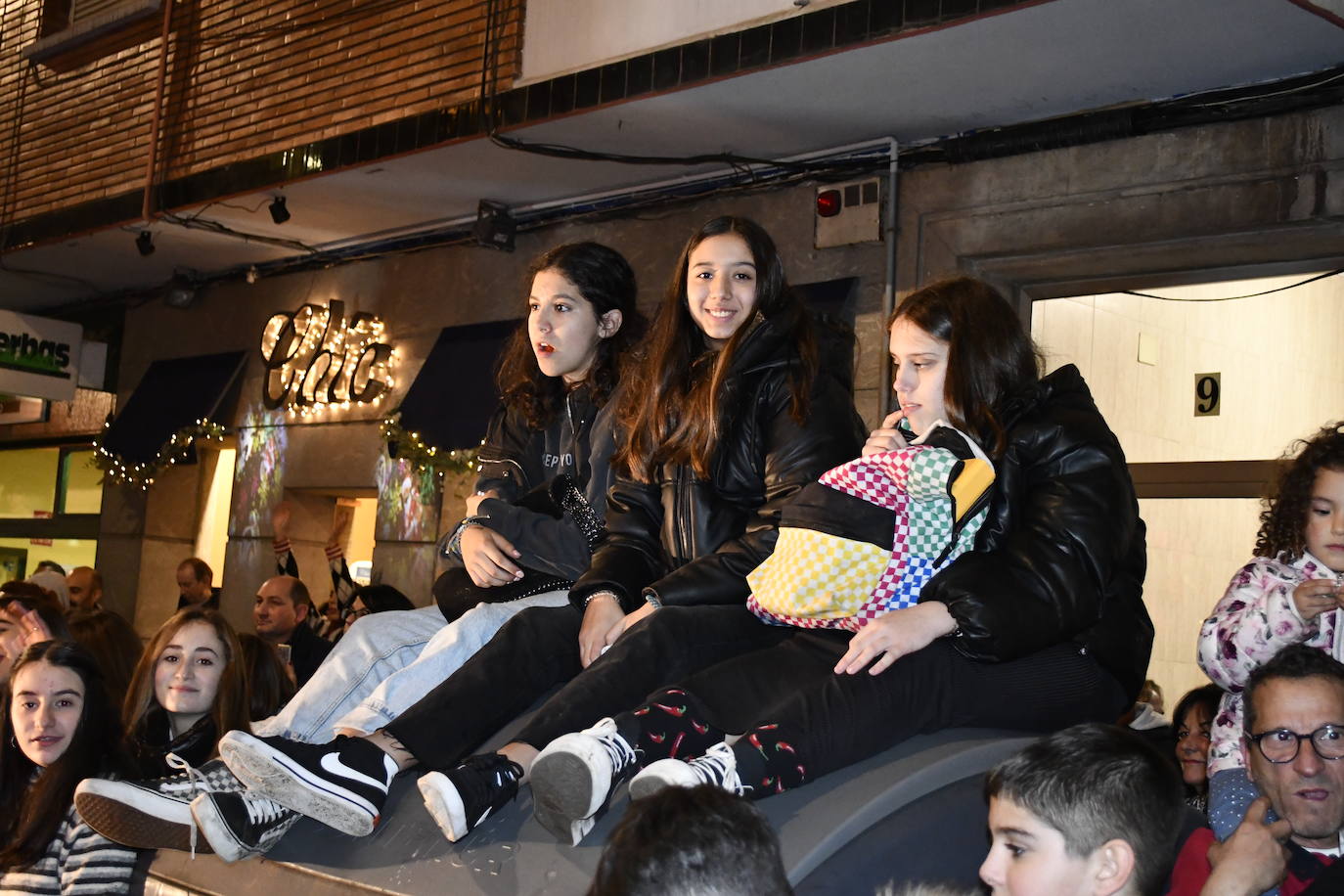 Fotos: Melchor, Gaspar y Baltasar llenan Avilés de ilusión