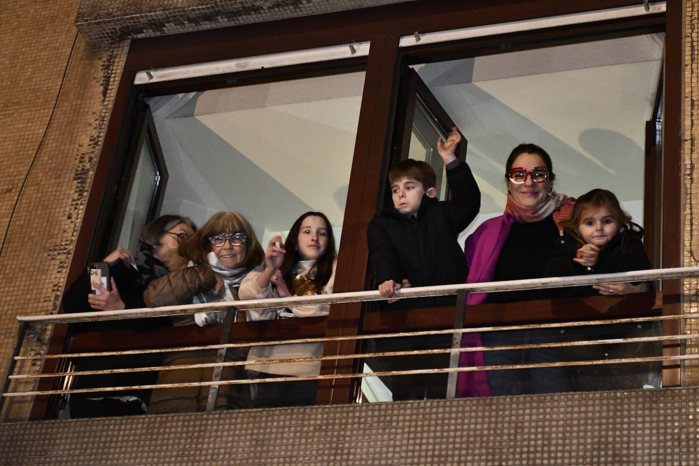 Fotos: Melchor, Gaspar y Baltasar llenan Avilés de ilusión