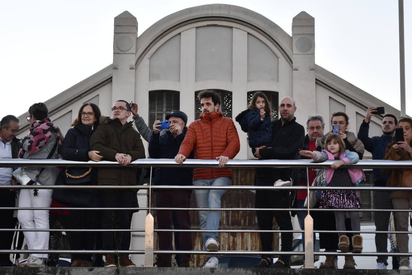 Fotos: Melchor, Gaspar y Baltasar llenan Avilés de ilusión
