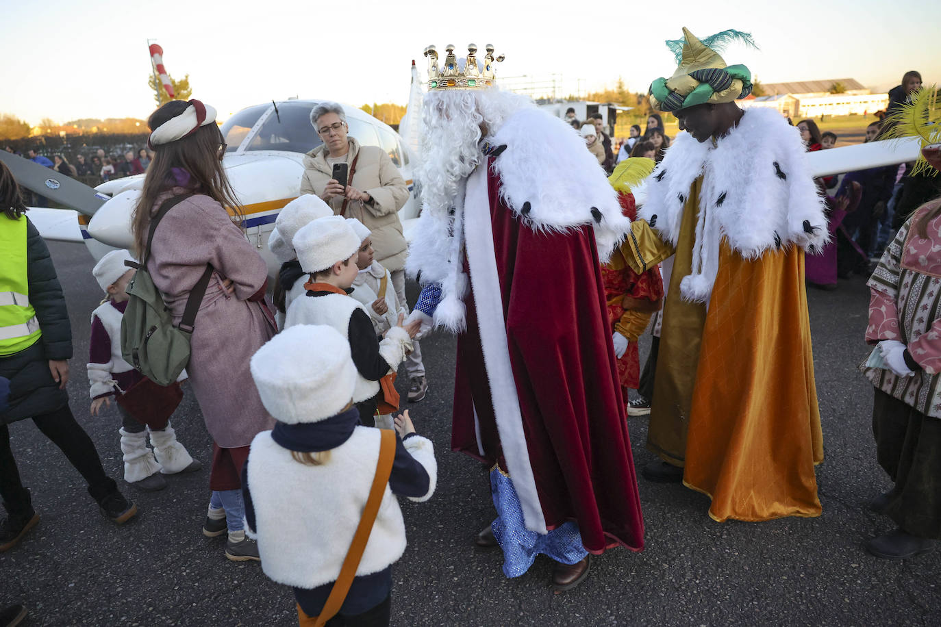 Fotos: El impresionante recibimiento de Sus Majestades a La Morgal