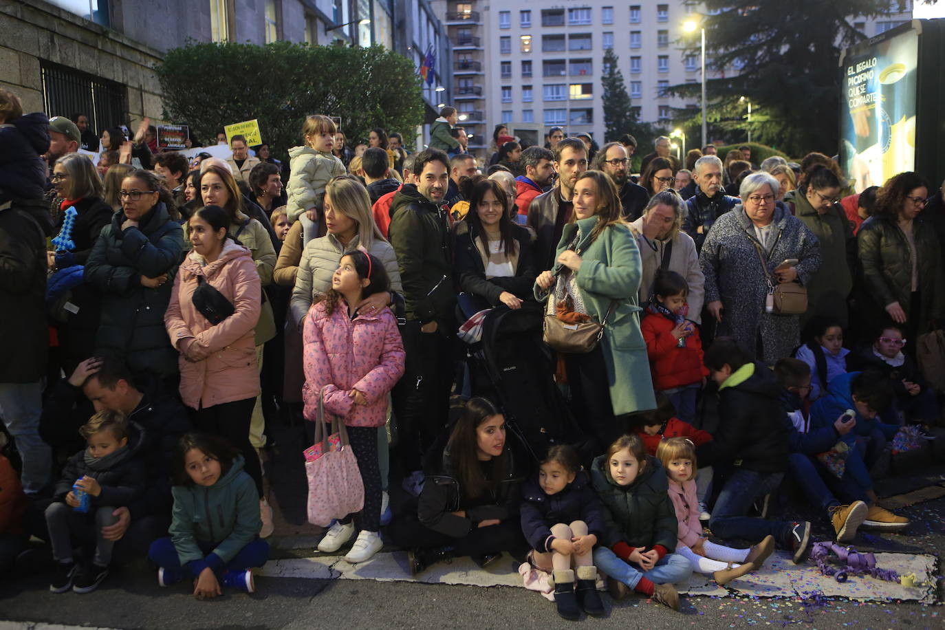 Fotos: Los Reyes Magos hacen soñar a los niños en Oviedo