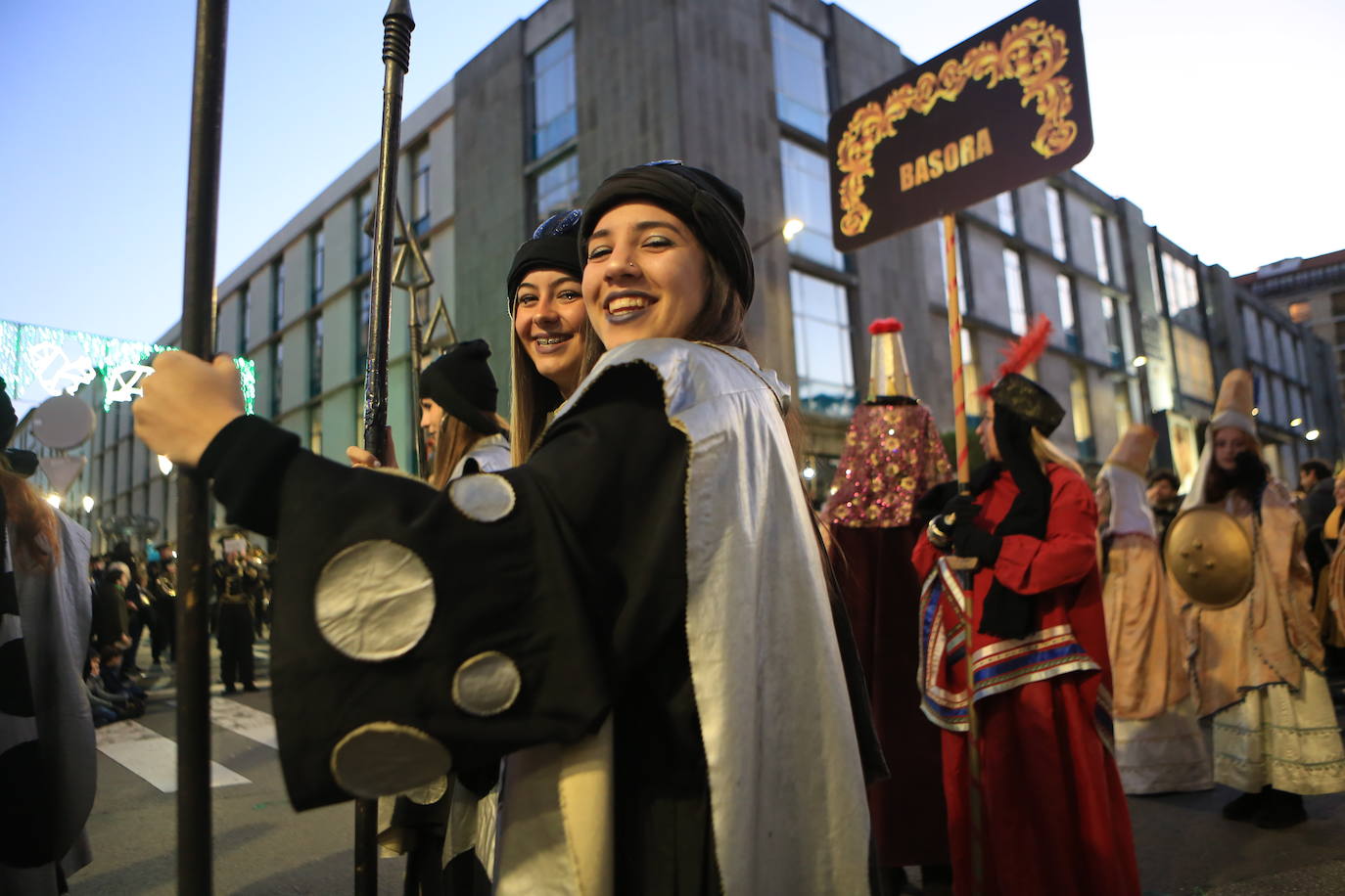 Fotos: Los Reyes Magos hacen soñar a los niños en Oviedo