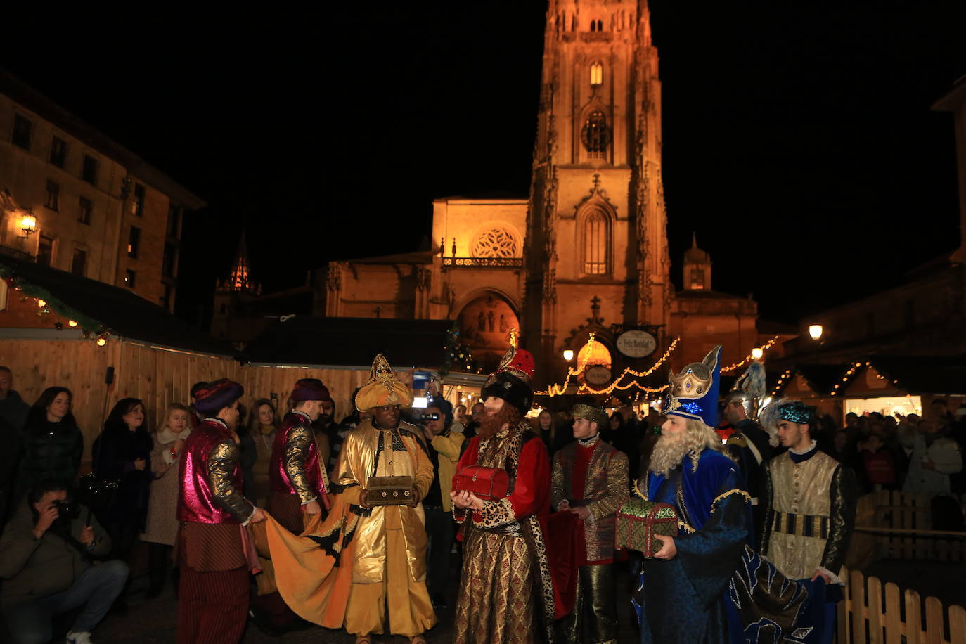 Fotos: Los Reyes Magos hacen soñar a los niños en Oviedo