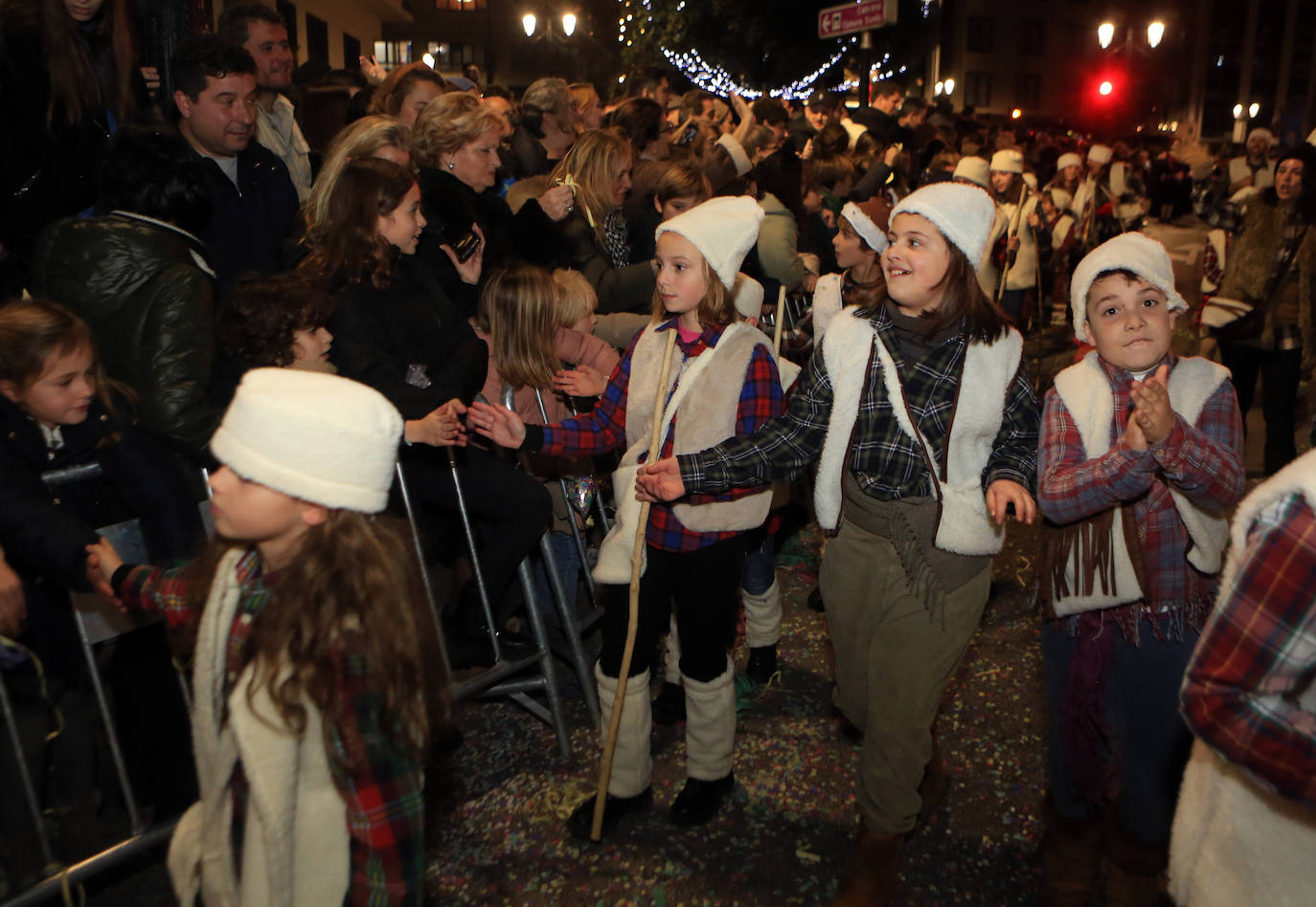 Fotos: Los Reyes Magos hacen soñar a los niños en Oviedo