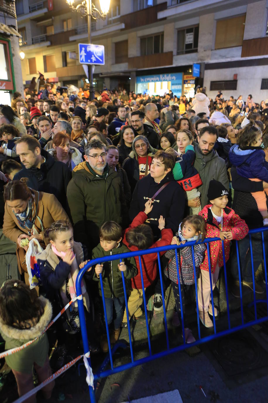 Fotos: Los Reyes Magos hacen soñar a los niños en Oviedo