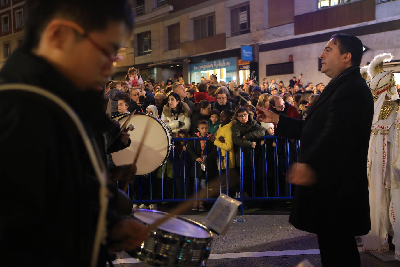 Fotos: Los Reyes Magos hacen soñar a los niños en Oviedo