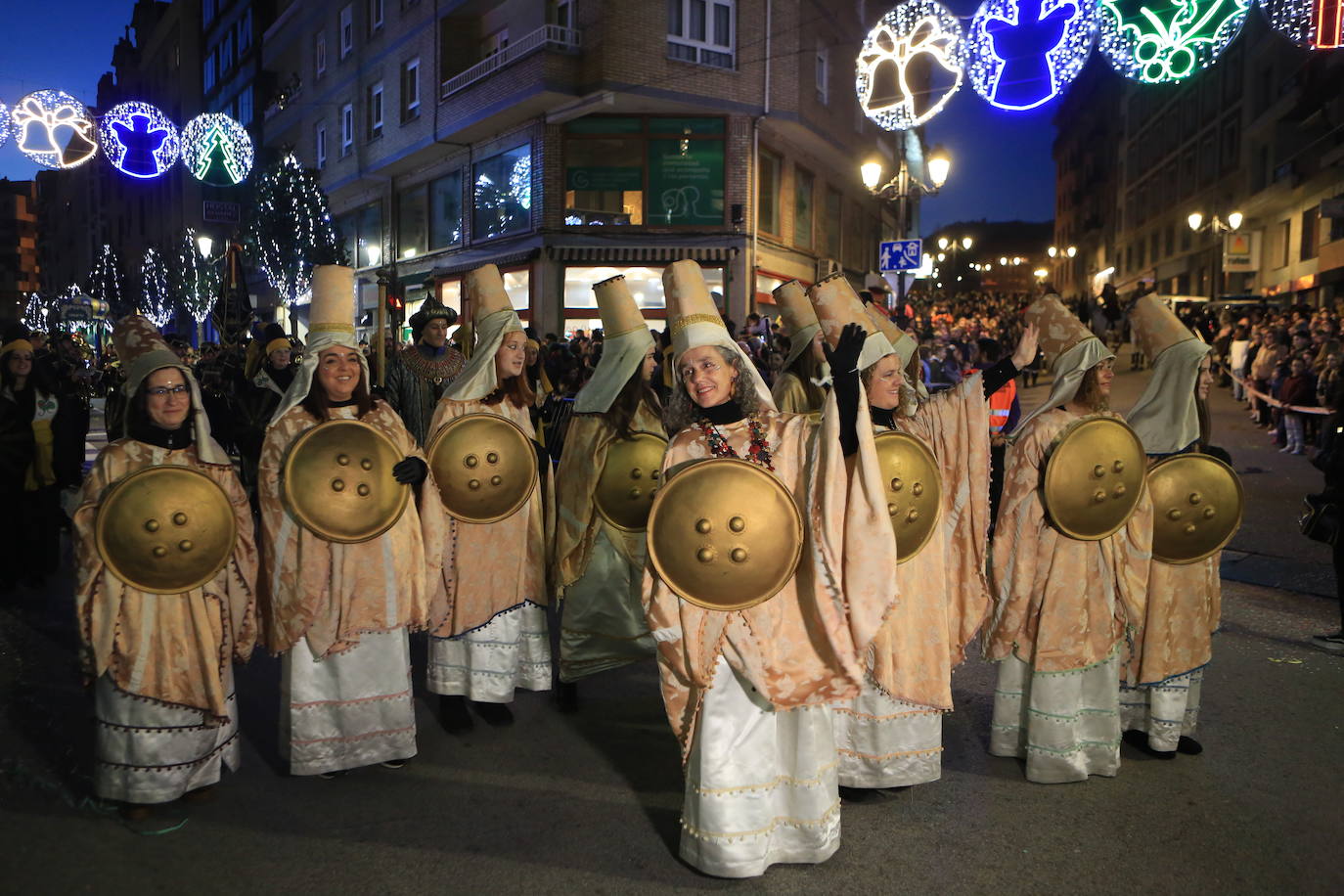 Fotos: Los Reyes Magos hacen soñar a los niños en Oviedo