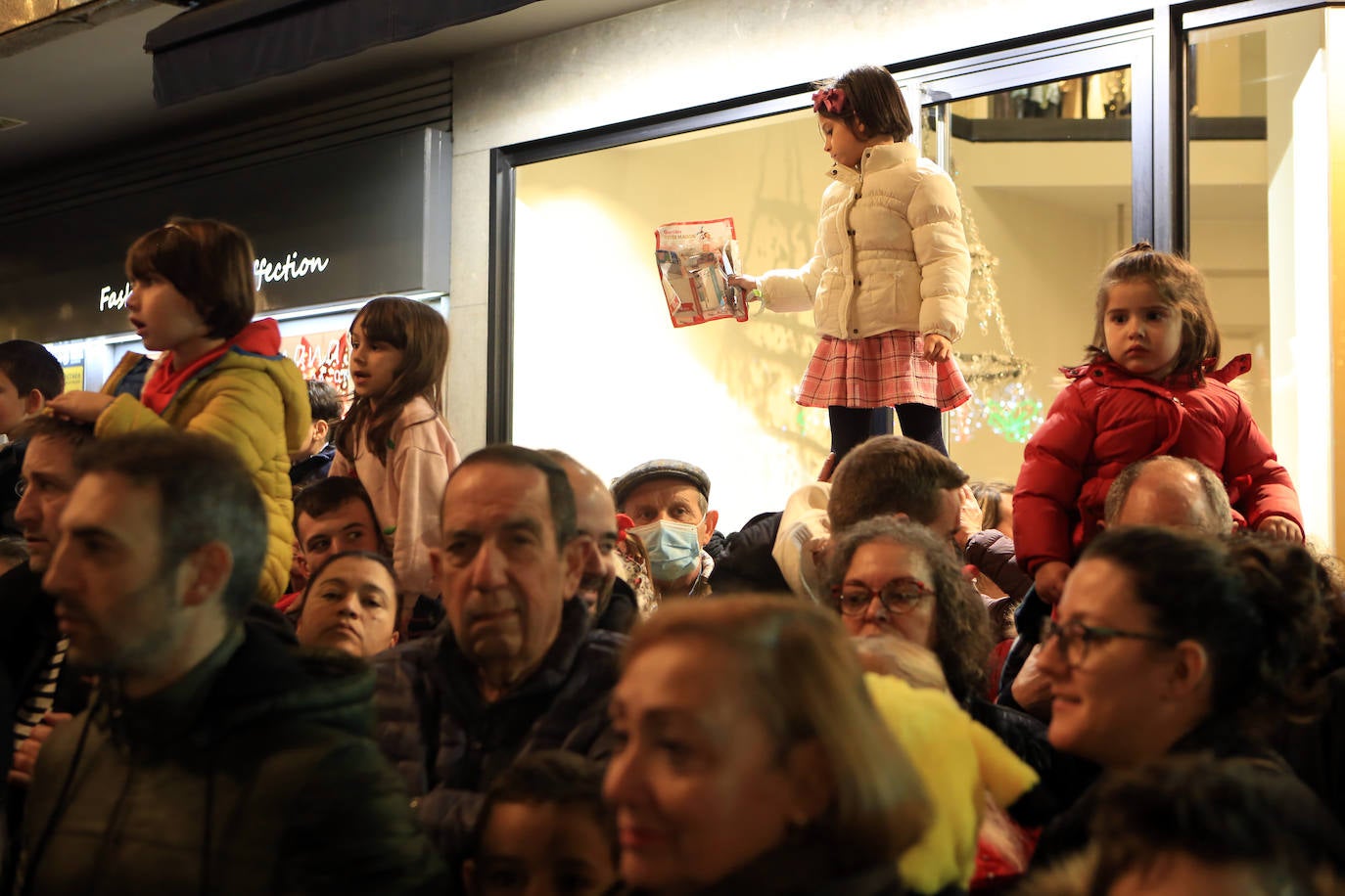Fotos: Los Reyes Magos hacen soñar a los niños en Oviedo