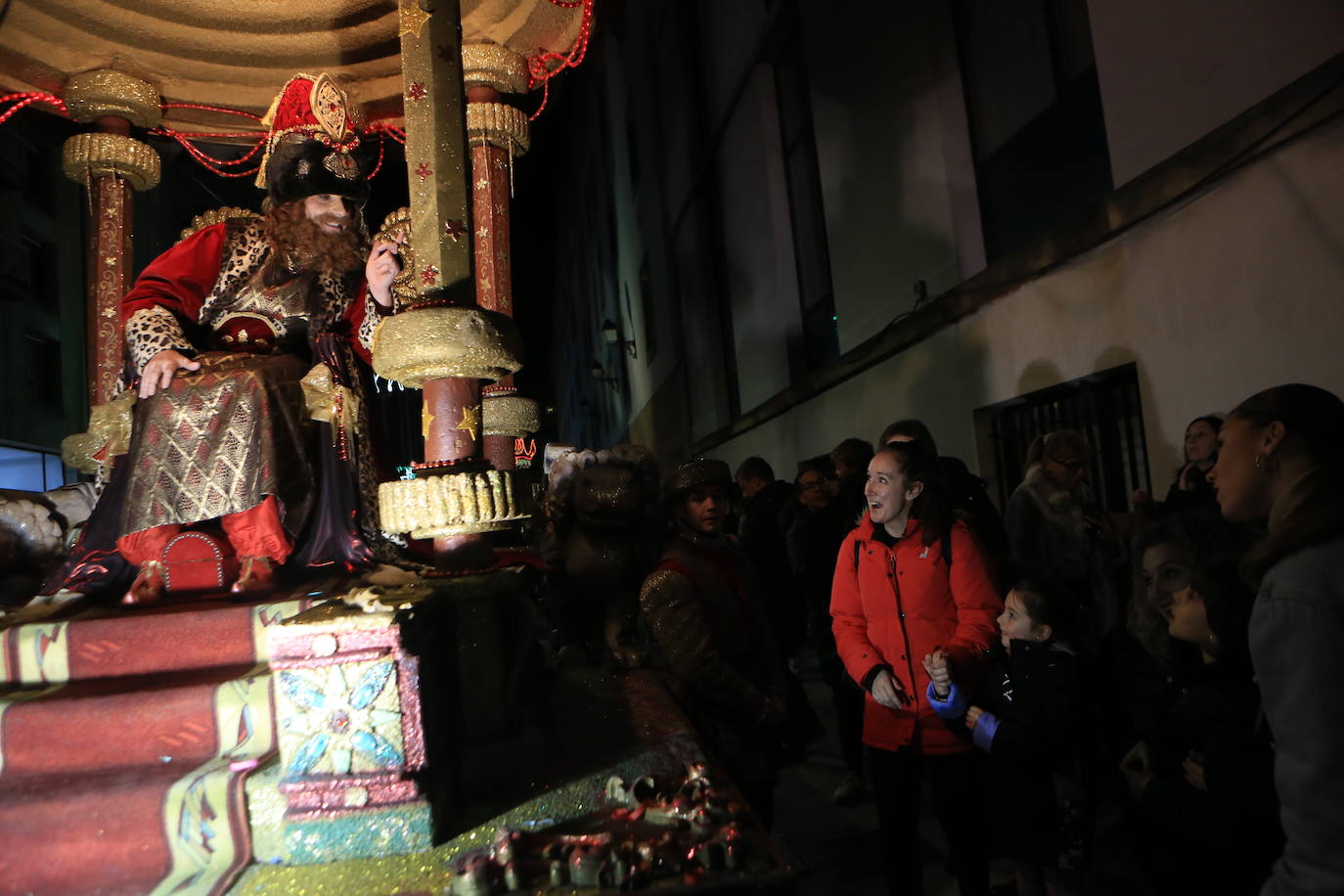 Fotos: Los Reyes Magos hacen soñar a los niños en Oviedo
