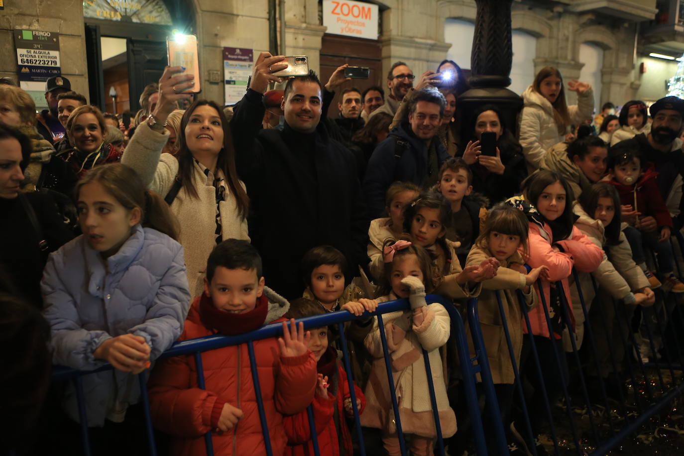 Fotos: Los Reyes Magos hacen soñar a los niños en Oviedo