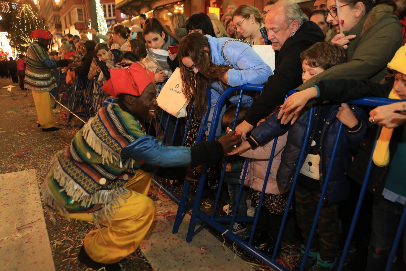 Fotos: Los Reyes Magos hacen soñar a los niños en Oviedo