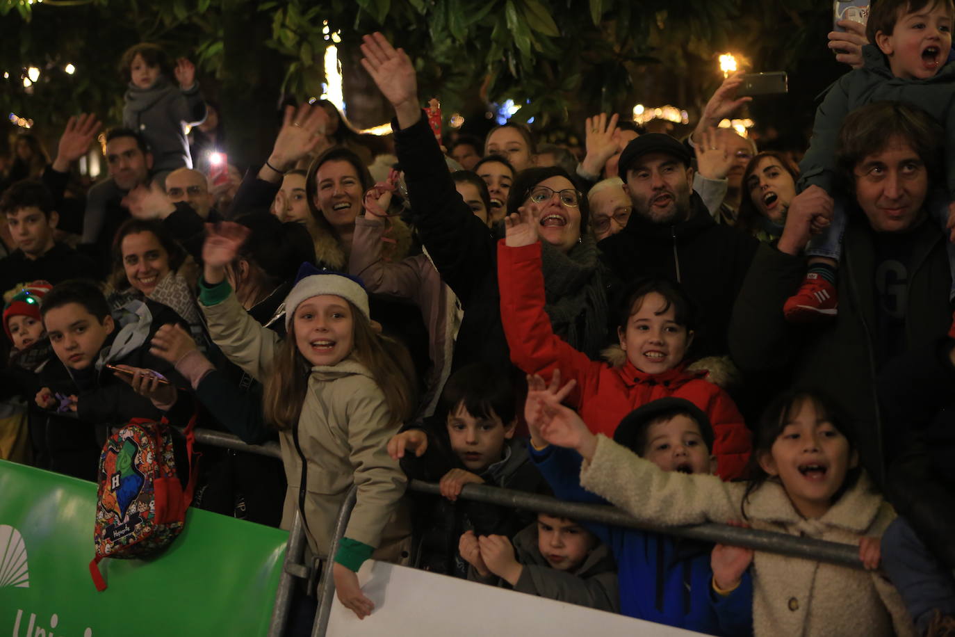 Fotos: Los Reyes Magos hacen soñar a los niños en Oviedo